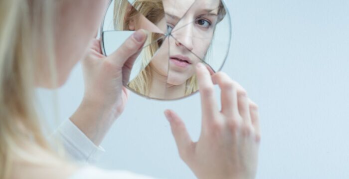 إزاى تخلى بنتك واثقة من نفسها طول الوقت؟