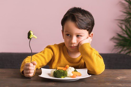 ما الذي يجعل الطفل رافض الطعام