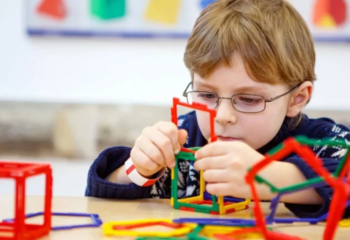 أسباب التأخر العقلي عند الأطفال